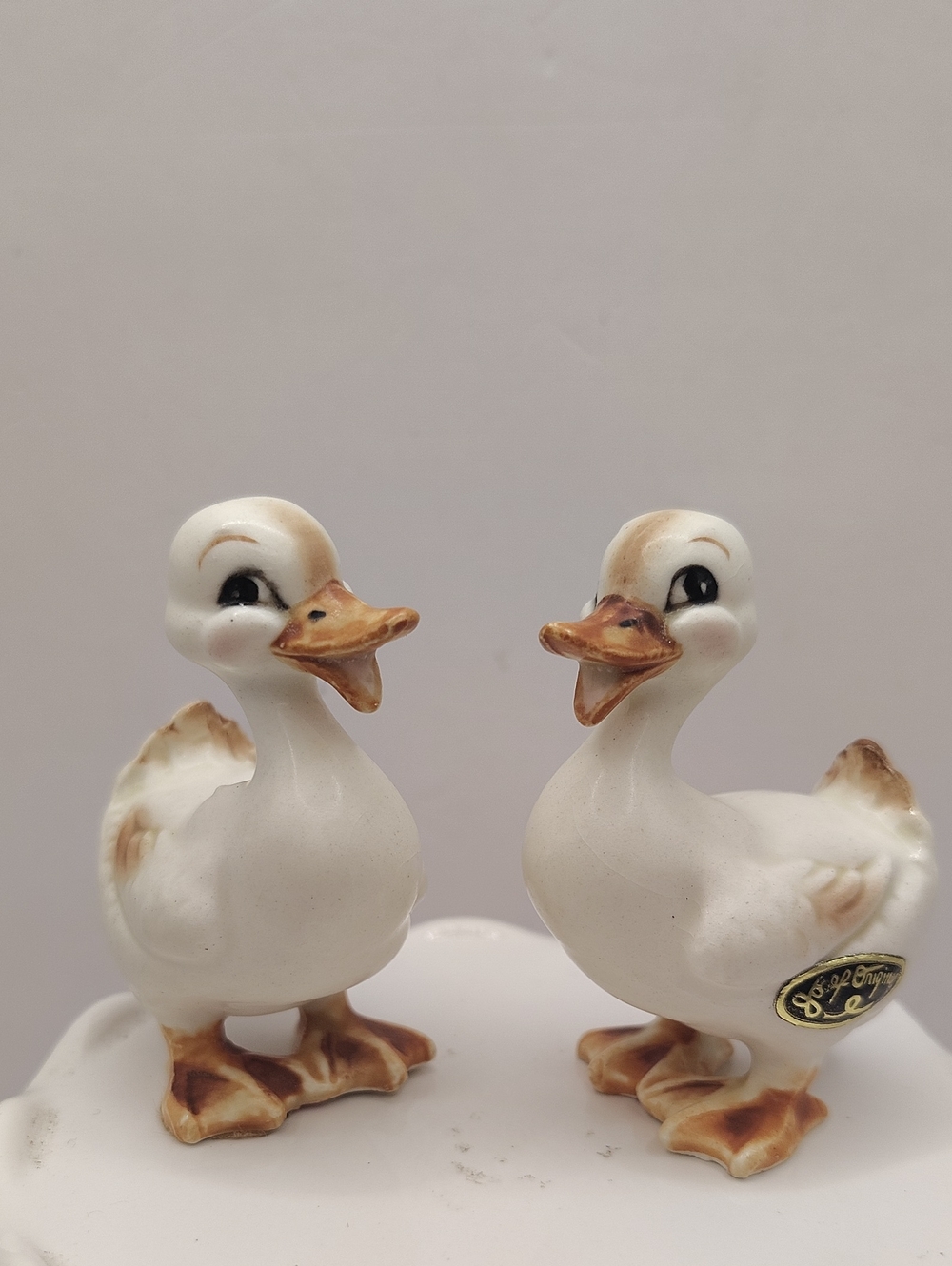Vintage Small Josef Originals White And Brown Ducklings Figurine Pair, Japan